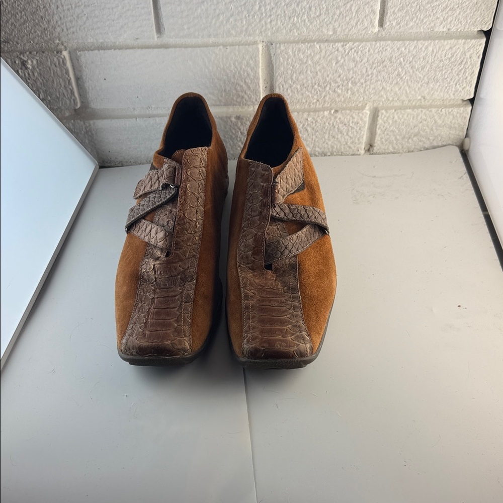 Elegant Brown Suede Loafers with Crocodile Accent